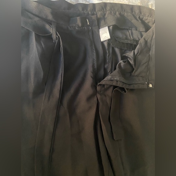 Polyester flowy formal pants with a tie up belt - Picture 3 of 3